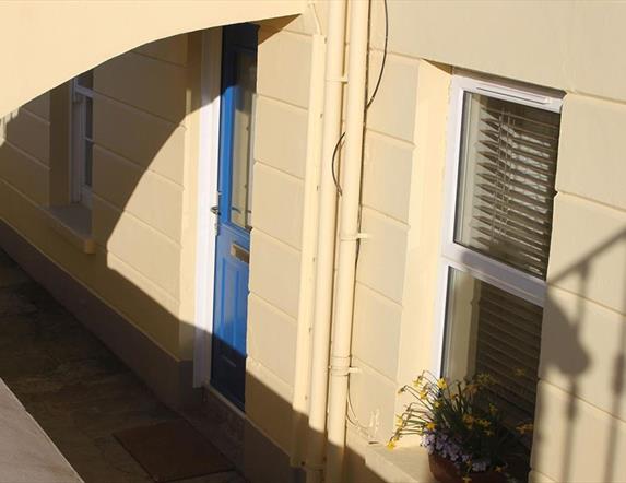 a photo of the side of a house