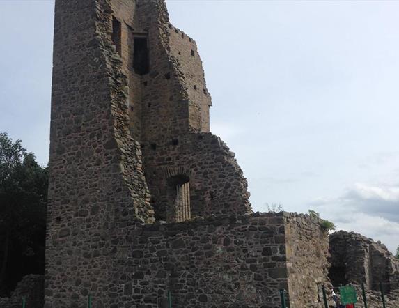 A photo of the Sketrick Castle ruins