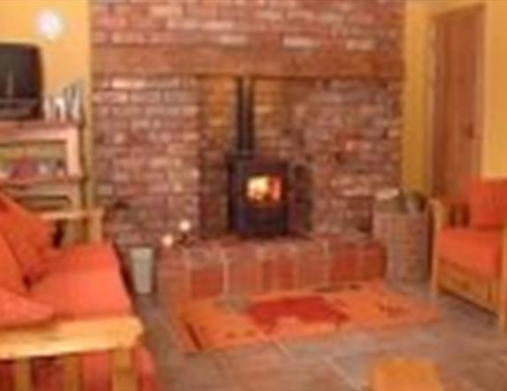 a photo of a living room