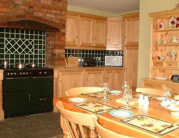 a photo of a kitchen