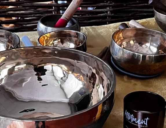 Sound-Healing-Spa-Singing-Bowls-and-Candle
