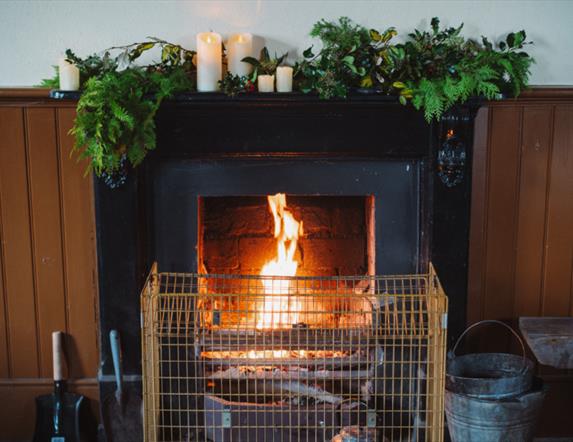 An enchanting Christmas evening filled with festive sights, sounds and traditions to stir old memories and create new ones.