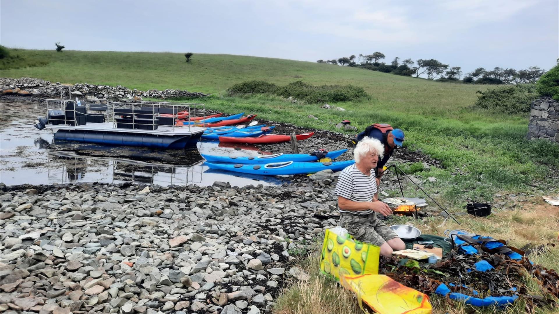 Foraging Afloat
Kayaking
Foraging