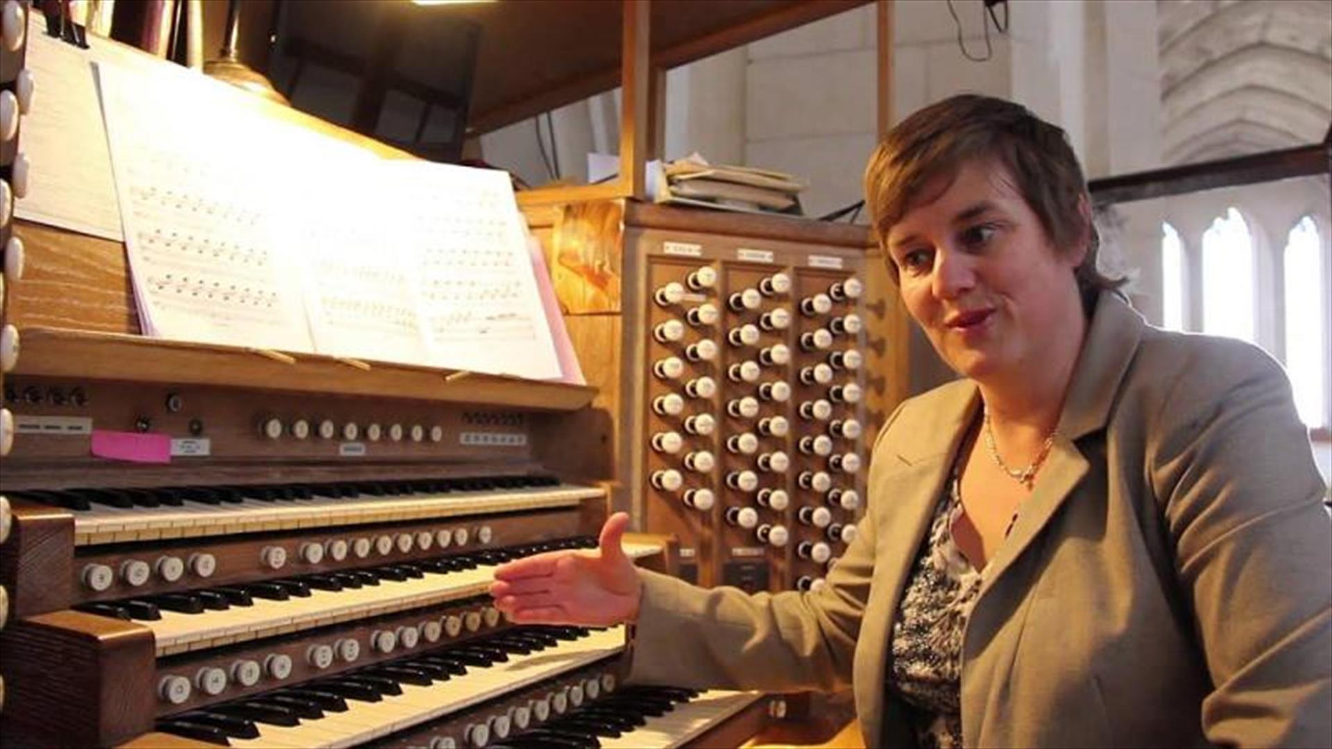 Organist Katherine Dienes-Williams
