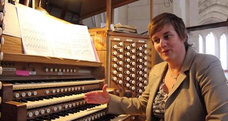 Organist Katherine Dienes-Williams